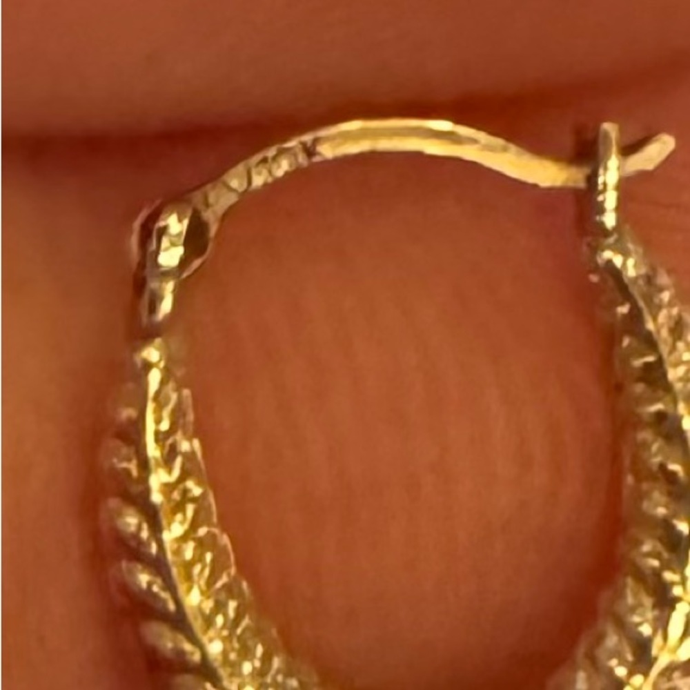 Dainty Elegant 10K Gold Hoop Earrings - Picture 2 of 3